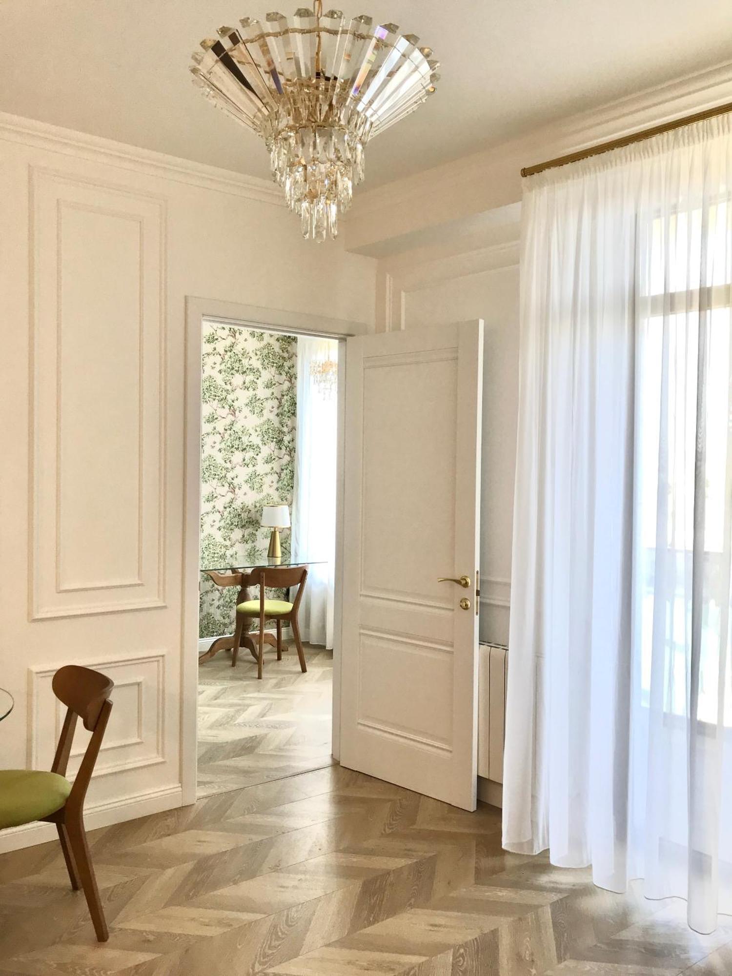 Brand New 1-Bedroom Apartment In City Centre Gori Exterior photo